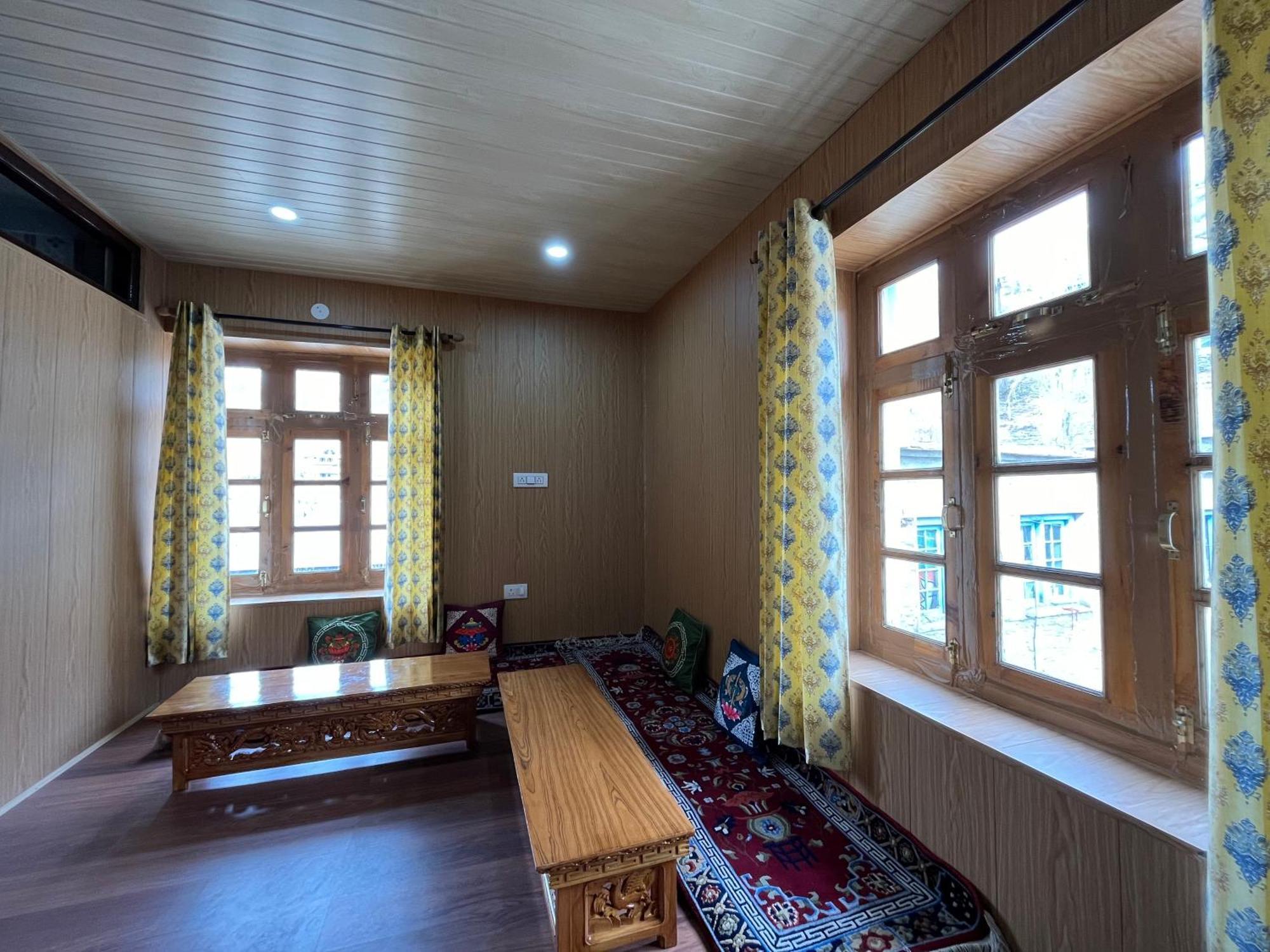Snowflake Homestay Gondhla Exterior photo