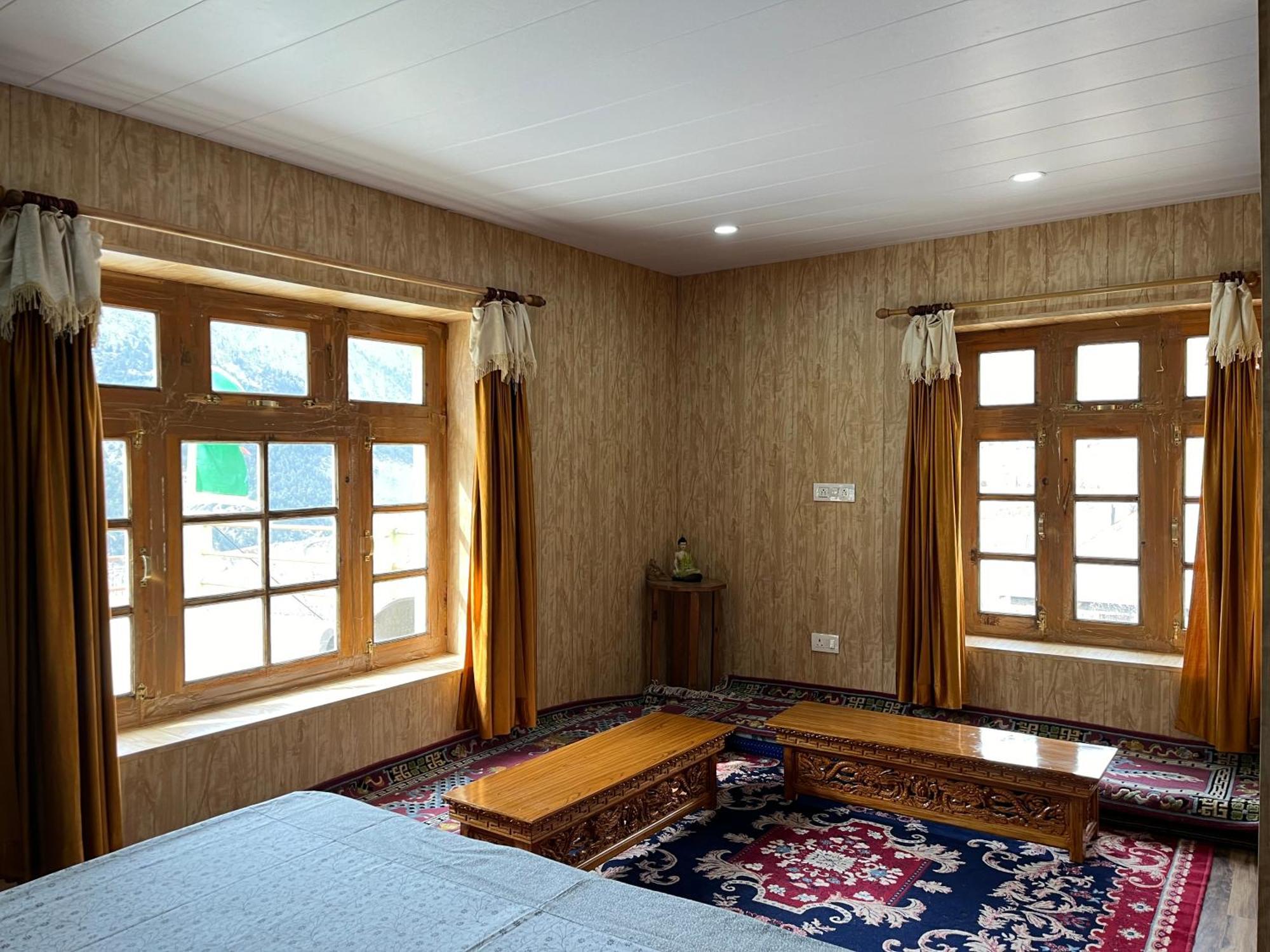 Snowflake Homestay Gondhla Exterior photo