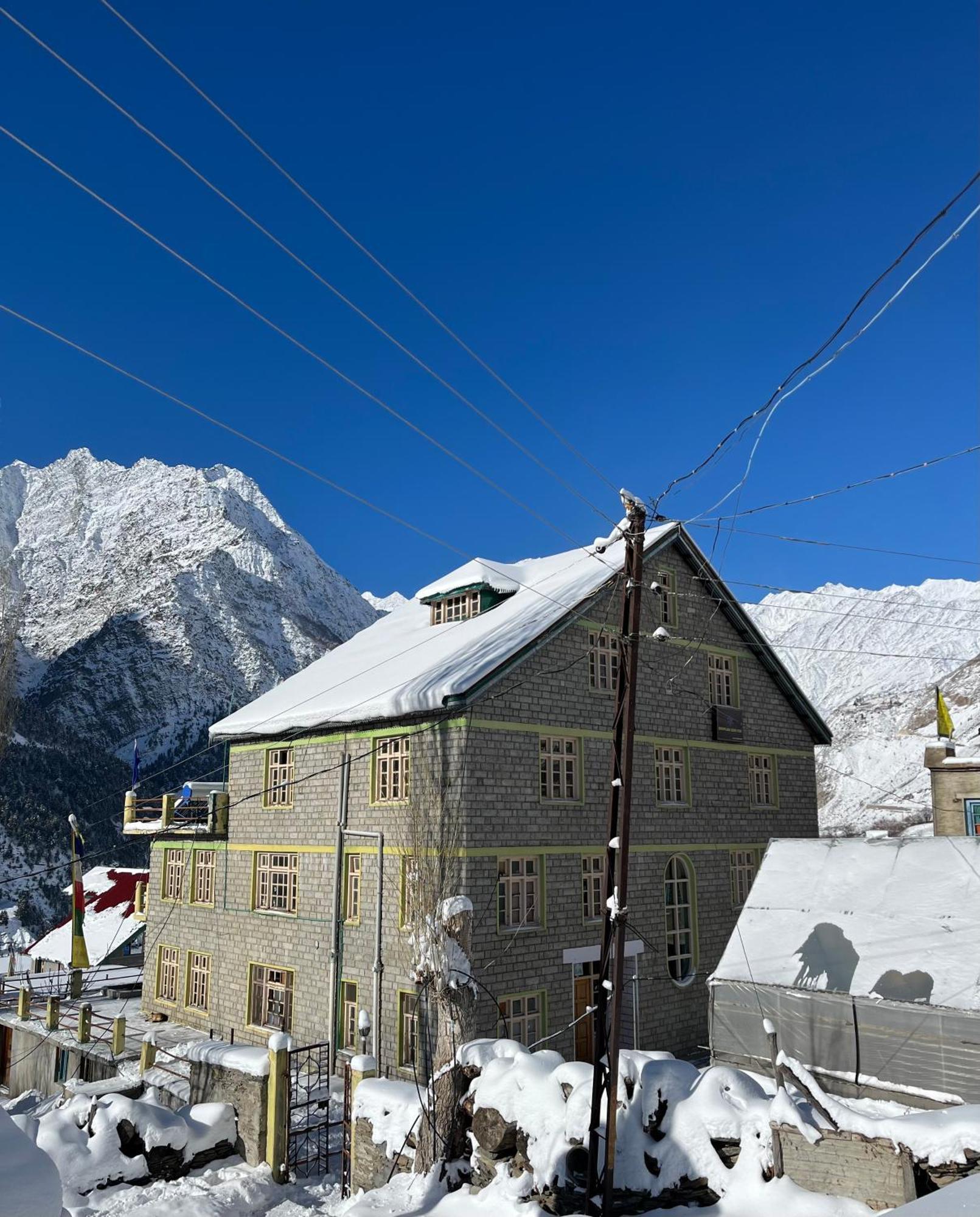 Snowflake Homestay Gondhla Exterior photo